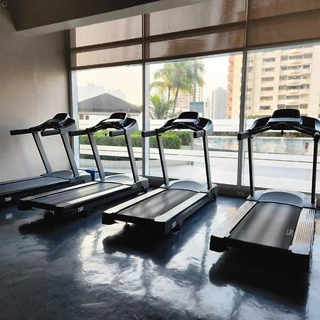 Makati Penthouse With Stunning City Skyline View Manila Exterior foto