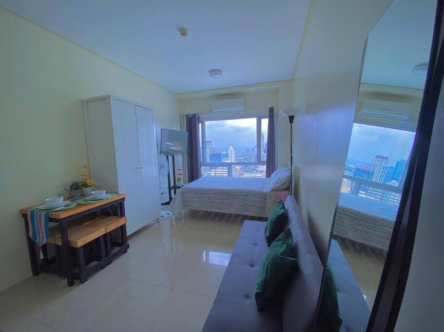 Makati Penthouse With Stunning City Skyline View Manila Exterior foto