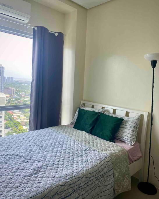 Makati Penthouse With Stunning City Skyline View Manila Exterior foto