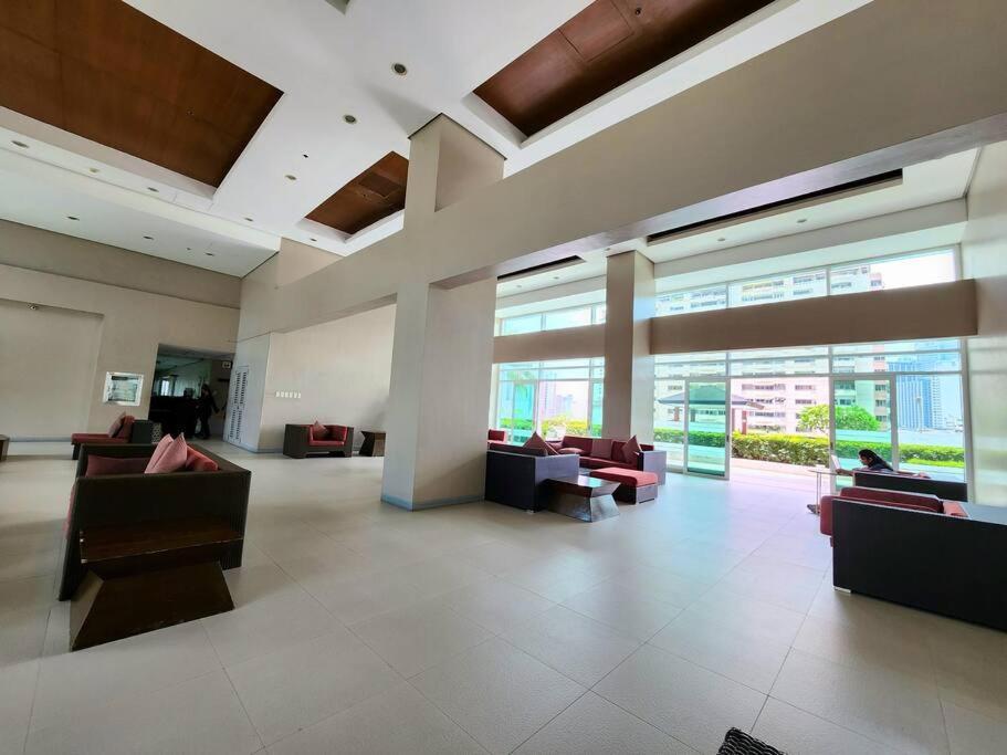 Makati Penthouse With Stunning City Skyline View Manila Exterior foto